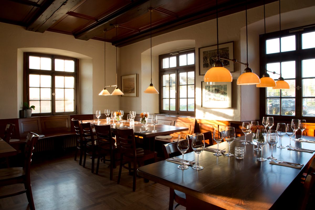 Halten Sie sich Ihren Tisch frei und reservieren Sie Ihren Tisch im Restaurant B&auml;ren in Auggen.